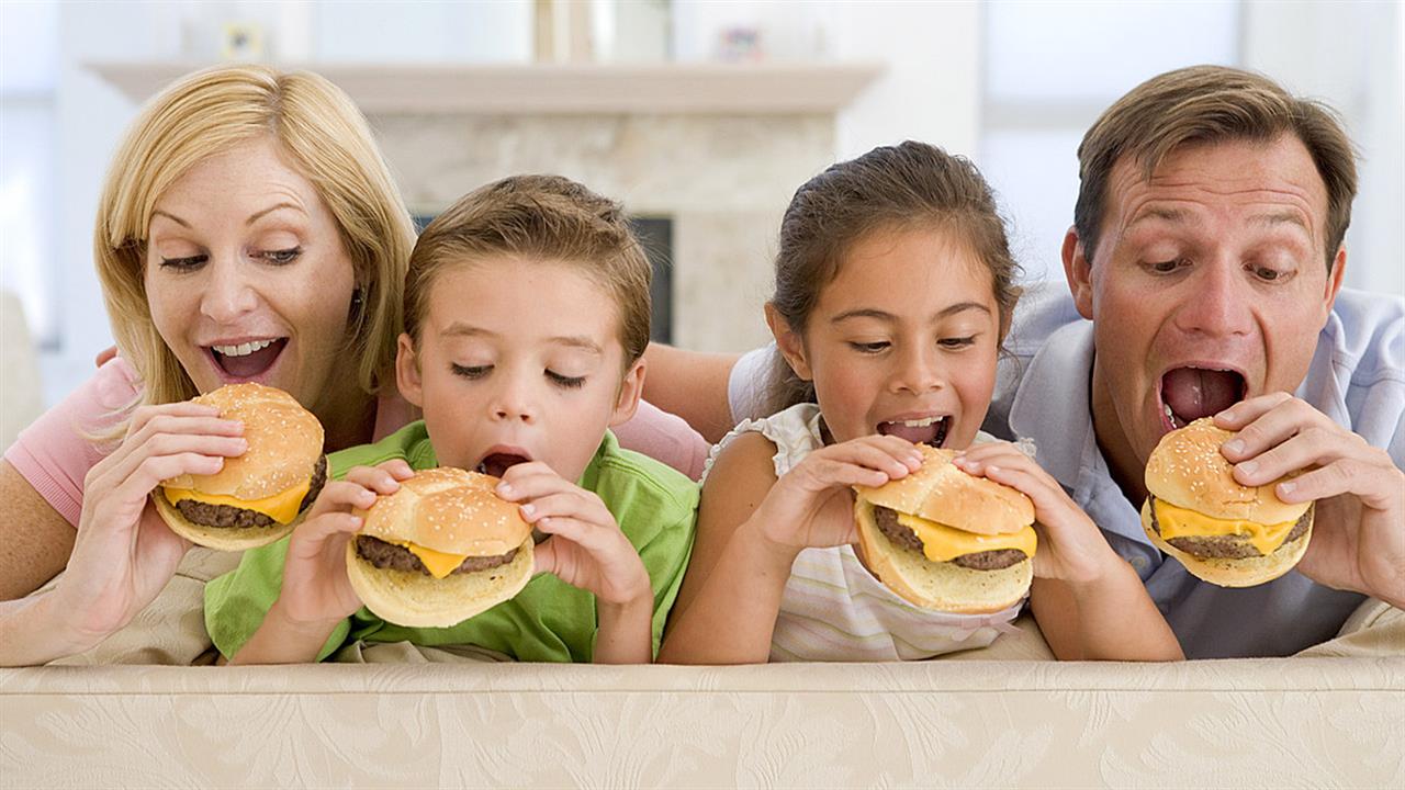 Πώς βλάπτει το σώμα μας το junk food