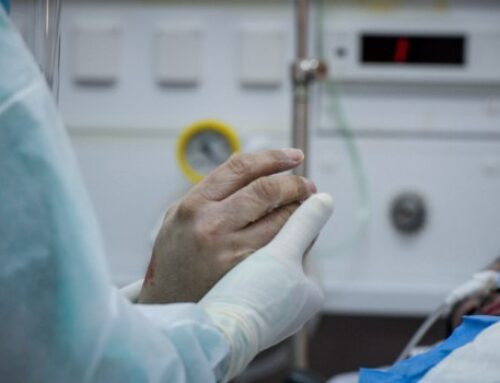 Γρίπη: Καλπάζει η μεταδοτικότητα- ασθμαίνοντας ακολούθησε ο εμβολιασμός